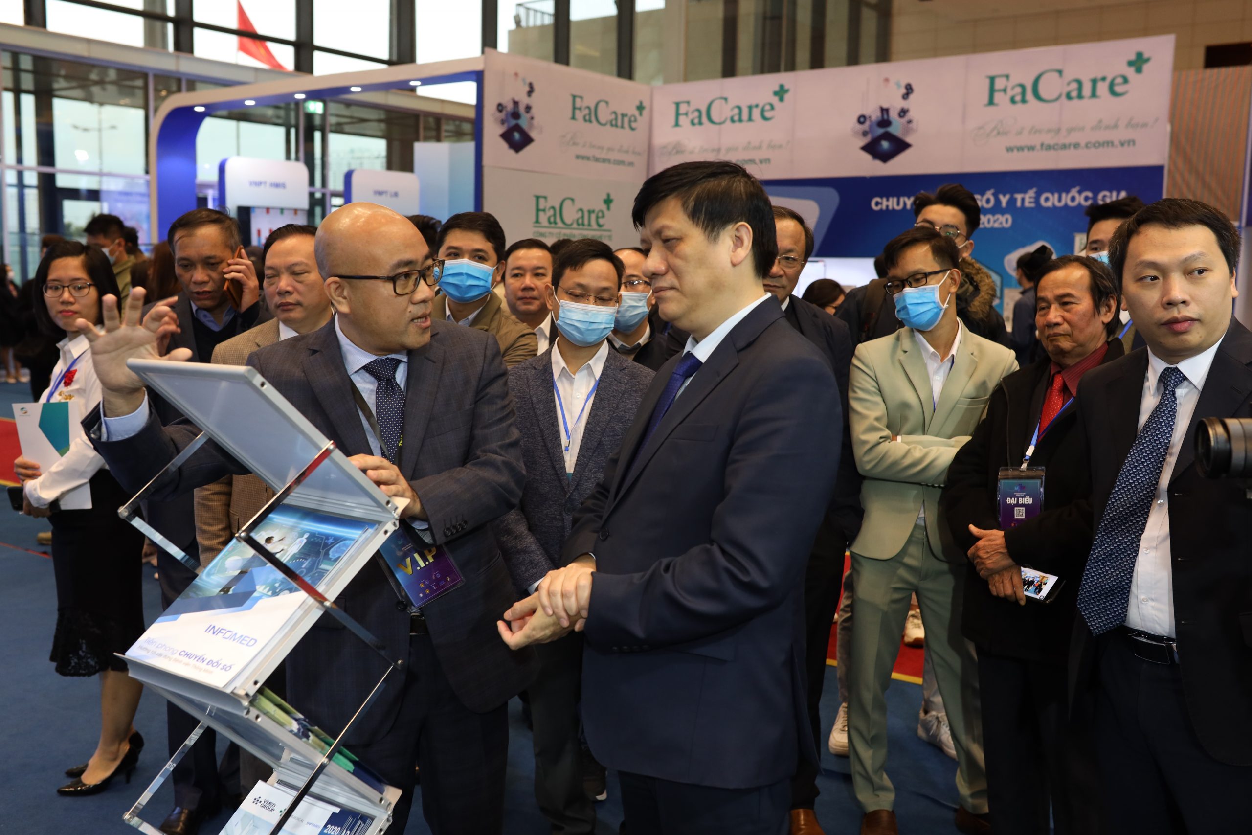 Bộ trưởng Bộ Y tế – Nguyễn Thanh Long ghi nhận và đánh giá cao những nền tảng VMED Group giới thiệu tại Hội nghị