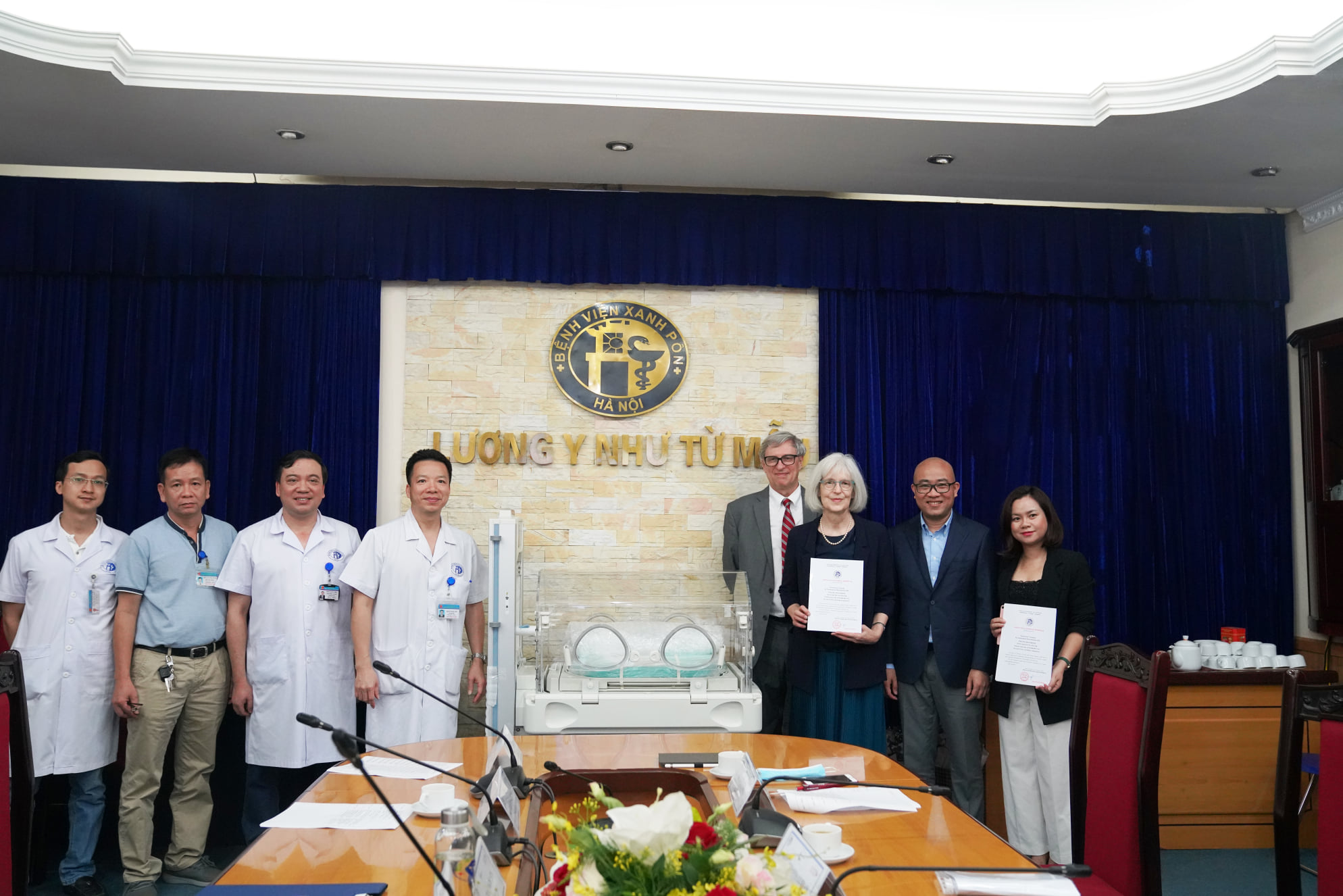 Vietmedical – Member of VMED Group accompanies with New born Vietnam to present Giraffe Incubator at Saint Paul Hospital’s Neonatology Department